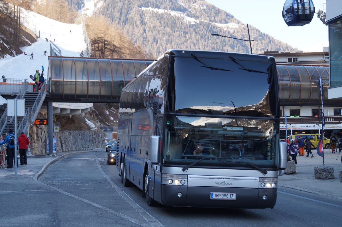 Kennzeichen: IM-OVG17 (A)
Bustyp: Van Hool Doppeldecker
Ort: Sölden/Ötztal
Land: Österreich
Datum: 24.03.2018

Bus der Ötztaler Verkehrsgesellschaft (OVG) unterwegs bei der Gaislachkogelbahn.
