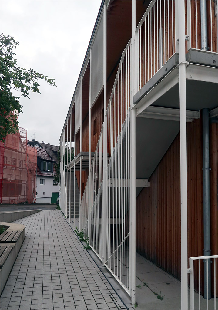 Kinderhaus Franziskus in Stuttgart-Kaltental - 

Fertigstellung 2015, Kuhn und Lehmann Architekten.

Schrägansicht der Ostfassade an der Burgstraße.

27.08.2022 