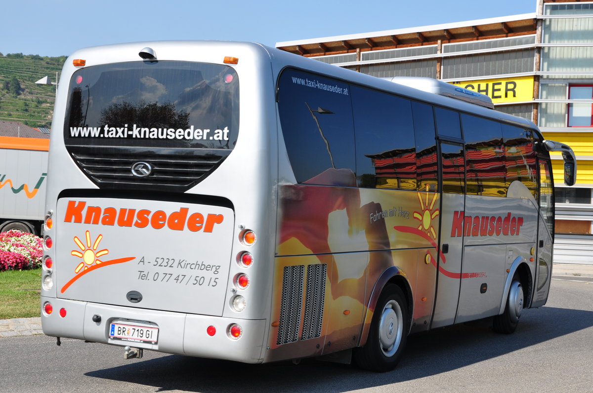 King Long von Knauseder Reisen aus �sterreich in Krems gesehen.