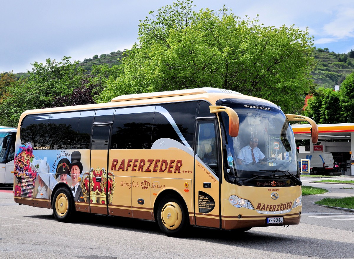 King Long von Raferzeder Reisen aus �sterreich am 31.Mai 2014 in Krems gesehen.