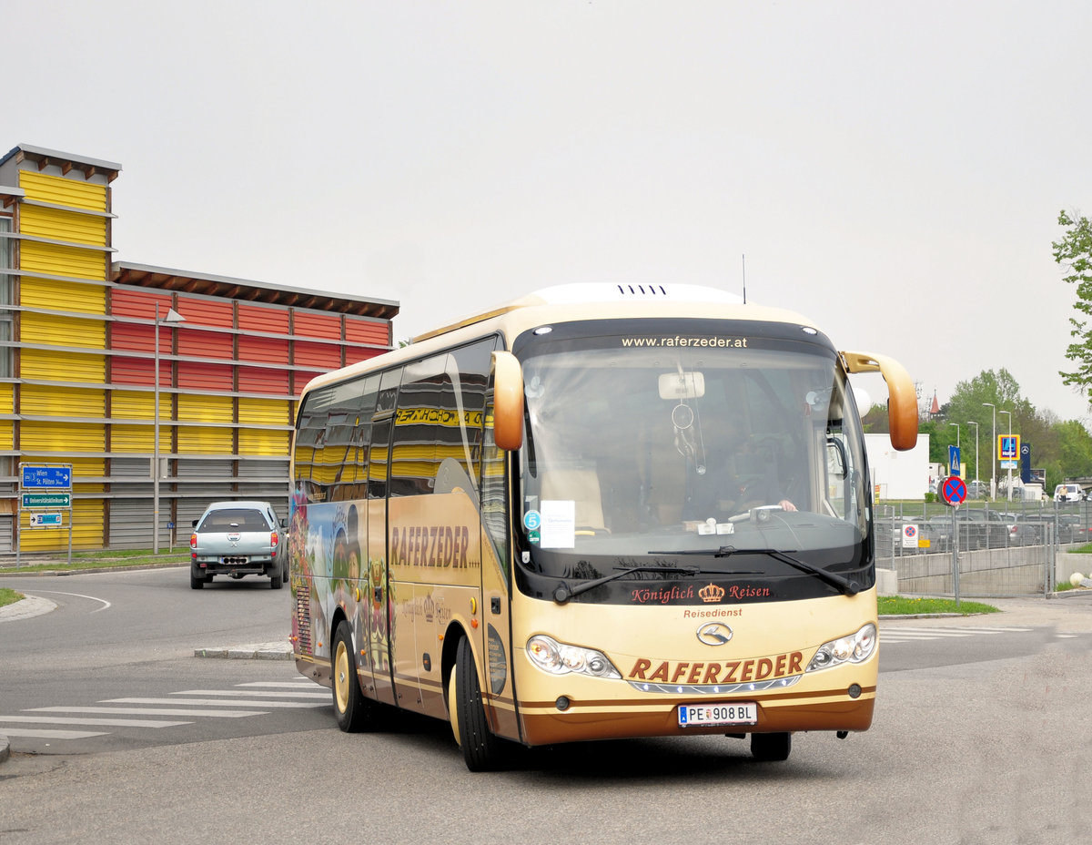 King Long vom Reisedienst Raferzeder aus �ber�sterreich in Krems gesehen.