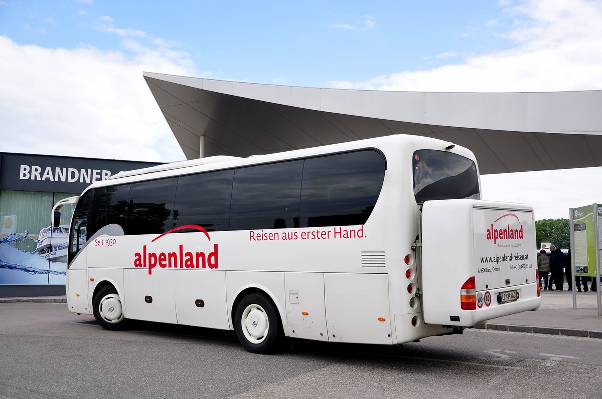 King Long XMQ6900 von Alpenland Reisen aus �sterreich in Krems.