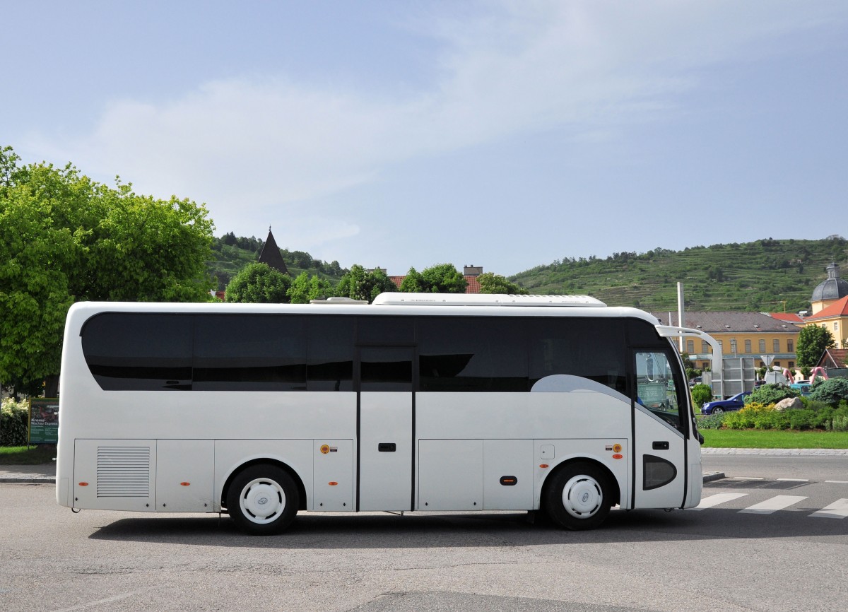KING LONG XMQ6900 aus Nieder�sterreich am 19.5.2013 in Krems an der Donau.