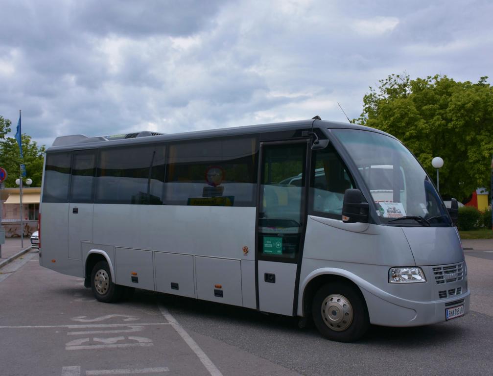 Kleinbus IVECO 65C 8 aus Nieder�sterreich in Krems.