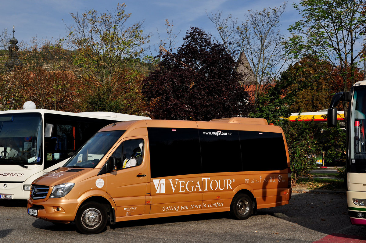 Kleinbus Mercedes Sprinter von Vega Tour aus der CZ in Krems gesehen.