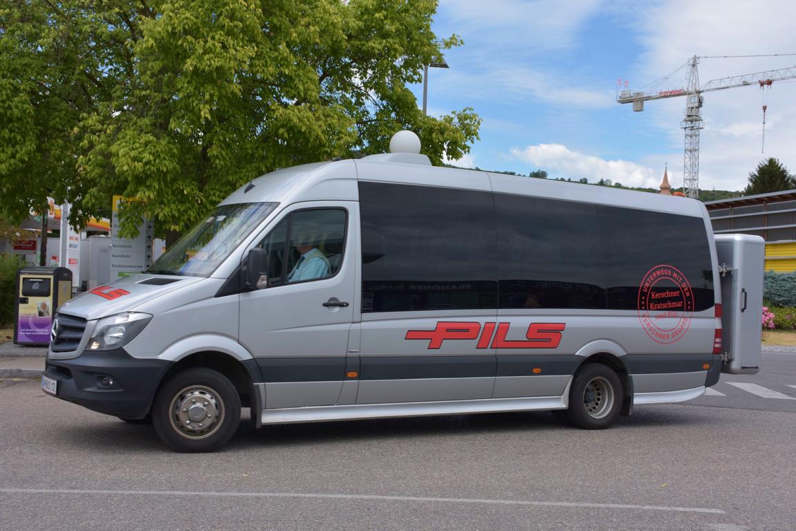 Kleinbus Mercedes Srinter von PILS Reisen aus N.. 06/2017 in Krems.