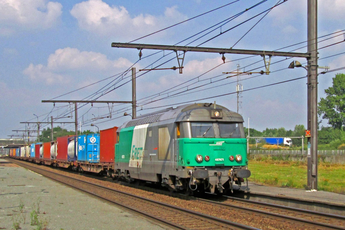 KLV mit 67471 durchfahrt am 23 Augustus 2013 Antwerpen-Noorderdokken.