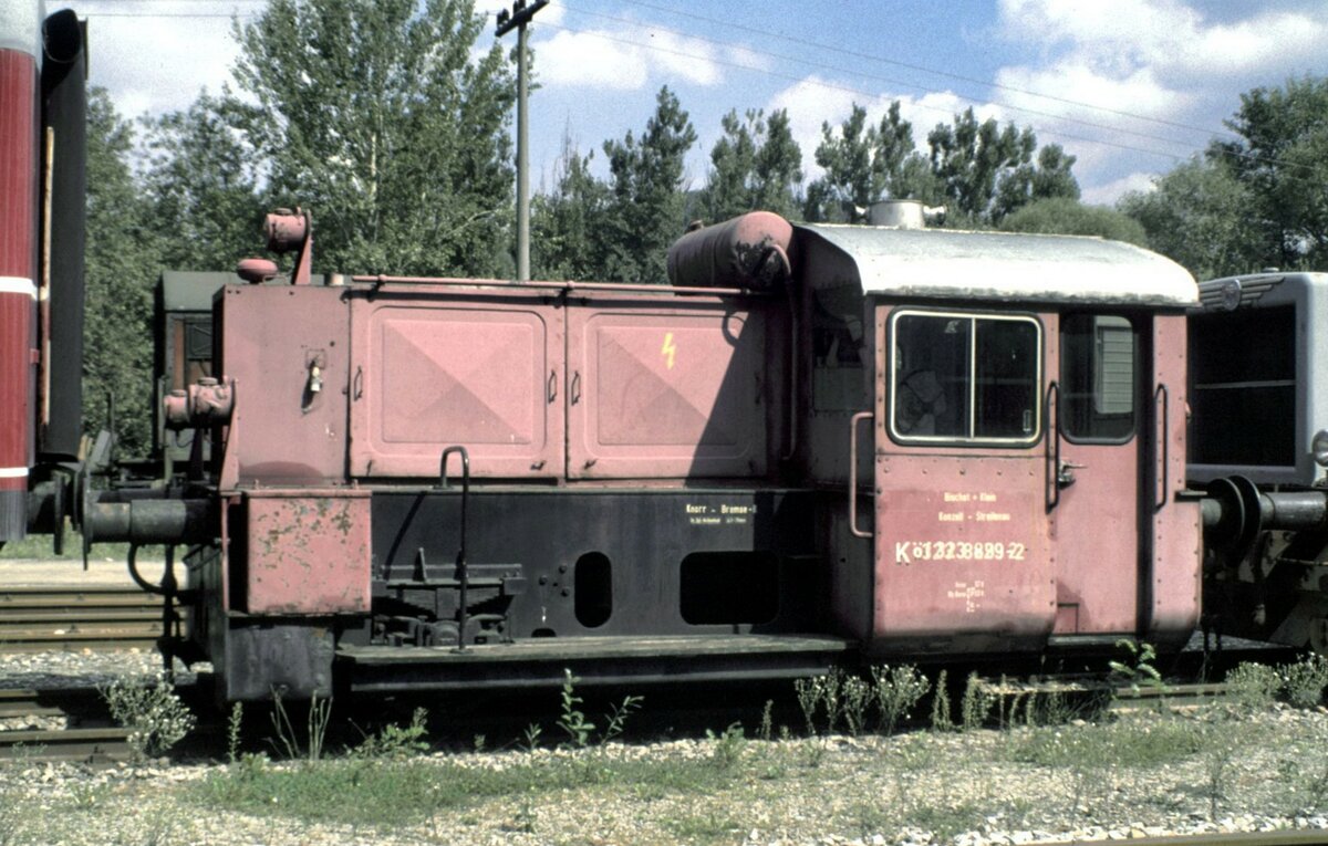 K�f 332 ehemals der Firma Bischof und Klein, Konzel-Streifenau abgestellt bei der RGB in Viechtach am 07.09.1997.