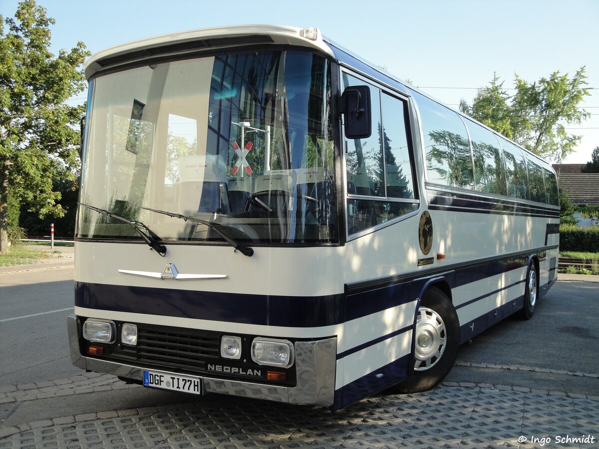 Konrad Auw�rter aus Pilsting | DGF-TI 77H | Neoplan N 214 Jetliner | 30.08.2015 in Stuttgart