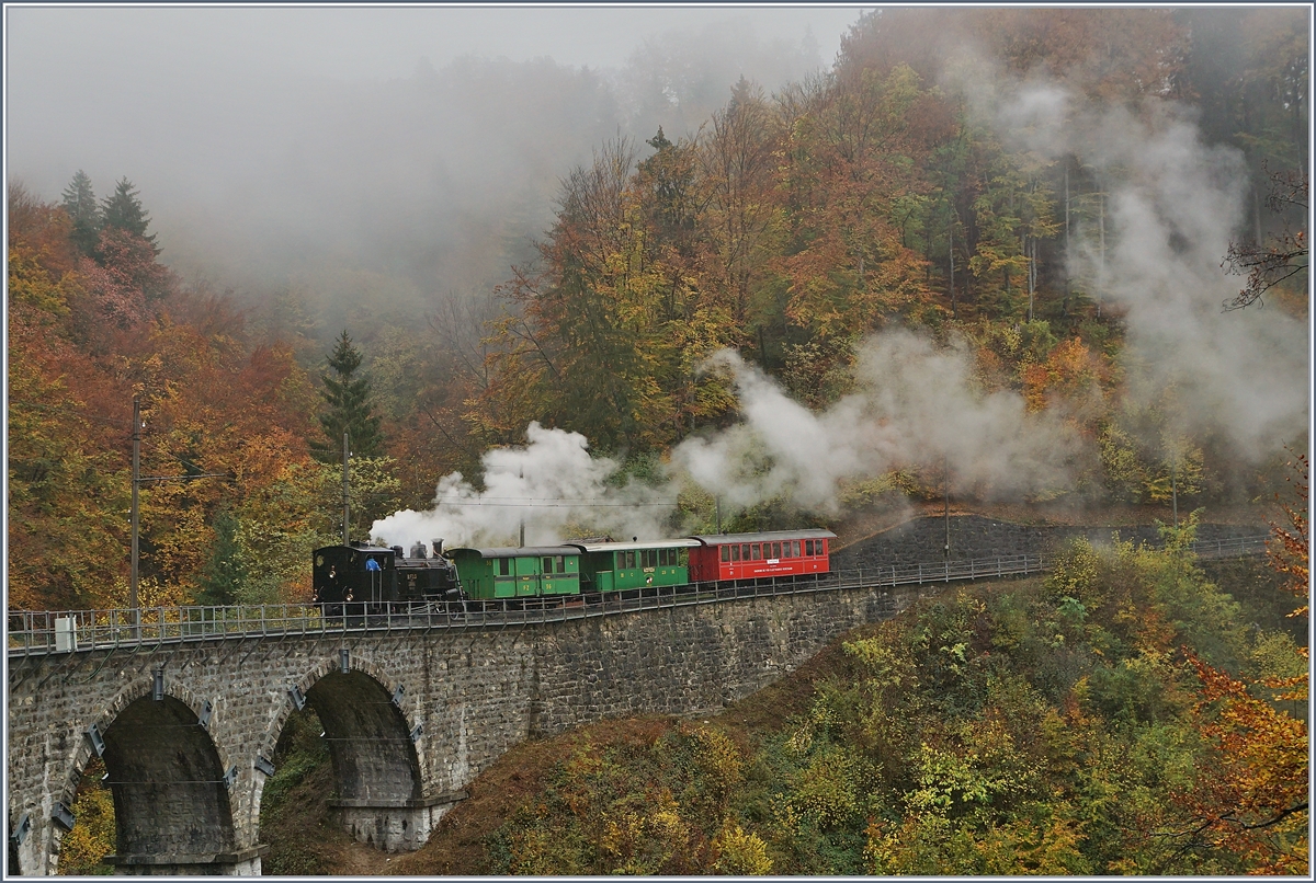 La Dernière du Blonay - Chamby - das 50. Jahre Jubiläum beschliesst die Blonay Chamby Bahn mit einer Abschlussvorstellung: Die BFD HG 3/4 N° 3 mit einem kurzen Personenzug bei Vers-chez-Robert. 
27. Okt. 2018