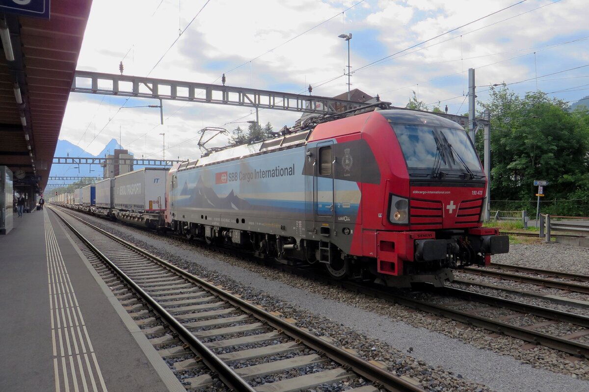 Leider ins Gegenlicht steht am 29 Mai 2022 SBBCI 193 473 LUINO in Arth-Goldau.