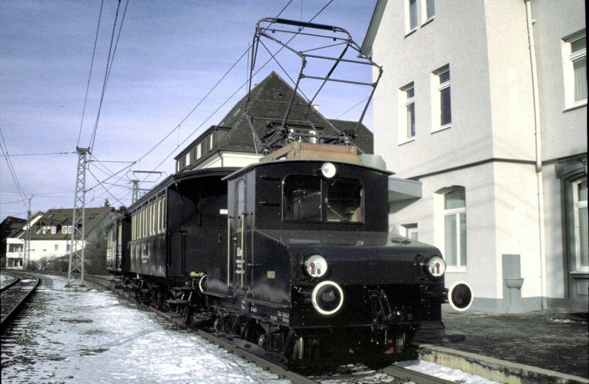 Lok EL  Lina  Baujahr 1902 von AEG Fabrik Nr.160 L�P 5,80m in Trossingen Stadt zum Jubil�um 100 Jahre Trossinger Eisenbahn am 13.12.1998.