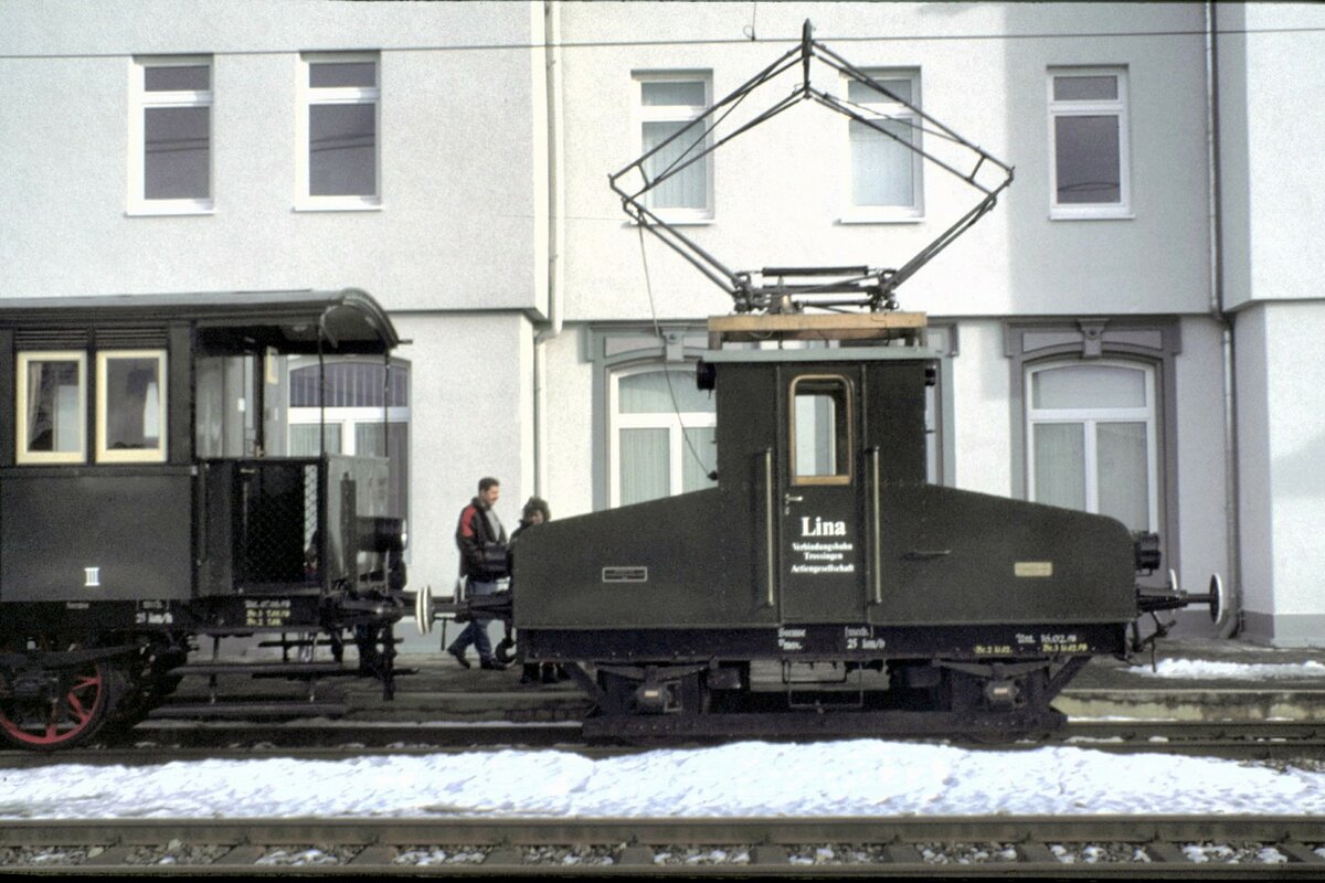 Lok EL  Lina  Baujahr 1902 von AEG Fabrik Nr.160 L�P 5,80m in Trossingen Stadt zum Jubil�um 100 Jahre Trossinger Eisenbahn am 13.12.1998.
