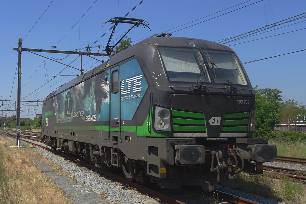 LTE 193 738 steht am 9 Juni 2023 in Oss und wird ein getreidezug nach Bad Bentheim ziehen. 