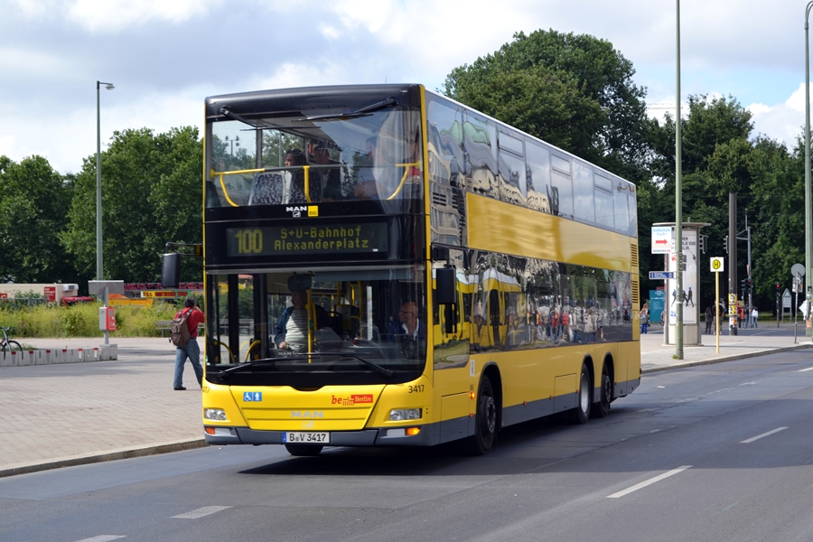 MAN DL08 WN 3417 als Linie 100 an der Haltestelle Spandauer Straße/Marienkirche, 16.07.2013
