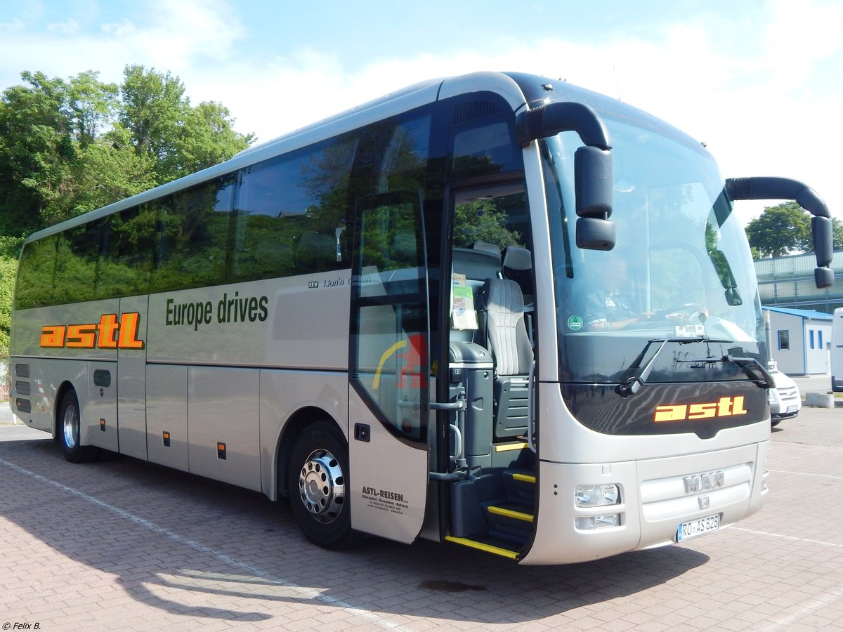 MAN Lion's Coach von Astl aus Deutschland im Stadthafen Sassnitz. 