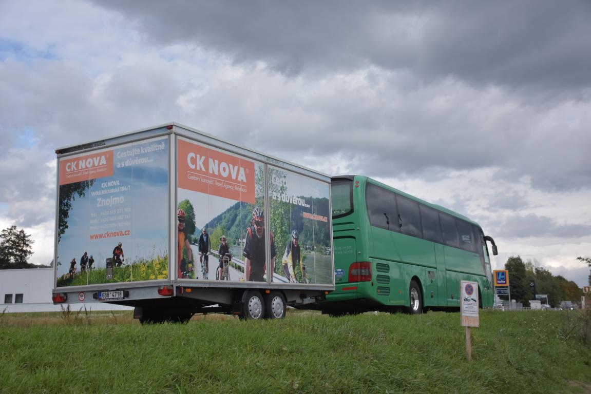 MAN Lion`s Coach aus der CZ mit Radanhnger 09/2017 in Krems.