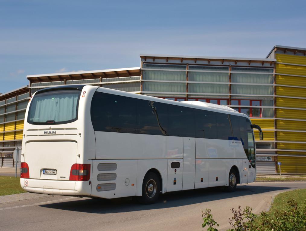 MAN Lion`s Coach von Cedok Reisen aus der CZ im Mai 2017 in Krems.