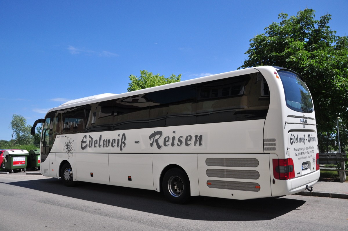 MAN Lions Coach von Edelwei� Reisen aus der BRD im Juni 2015 in Krems.