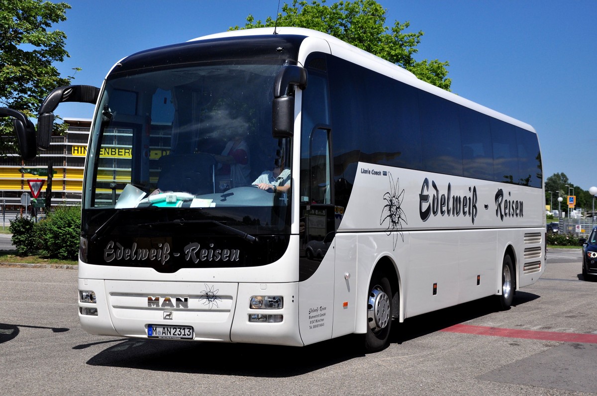 MAN Lions Coach von Edelwei� Reisen aus der BRD im Juni 2015 in Krems.