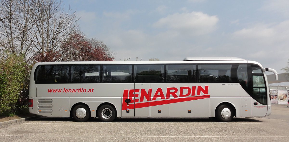 MAN Lions Coach Euro6 von Lenardin aus �sterreich in Krems.