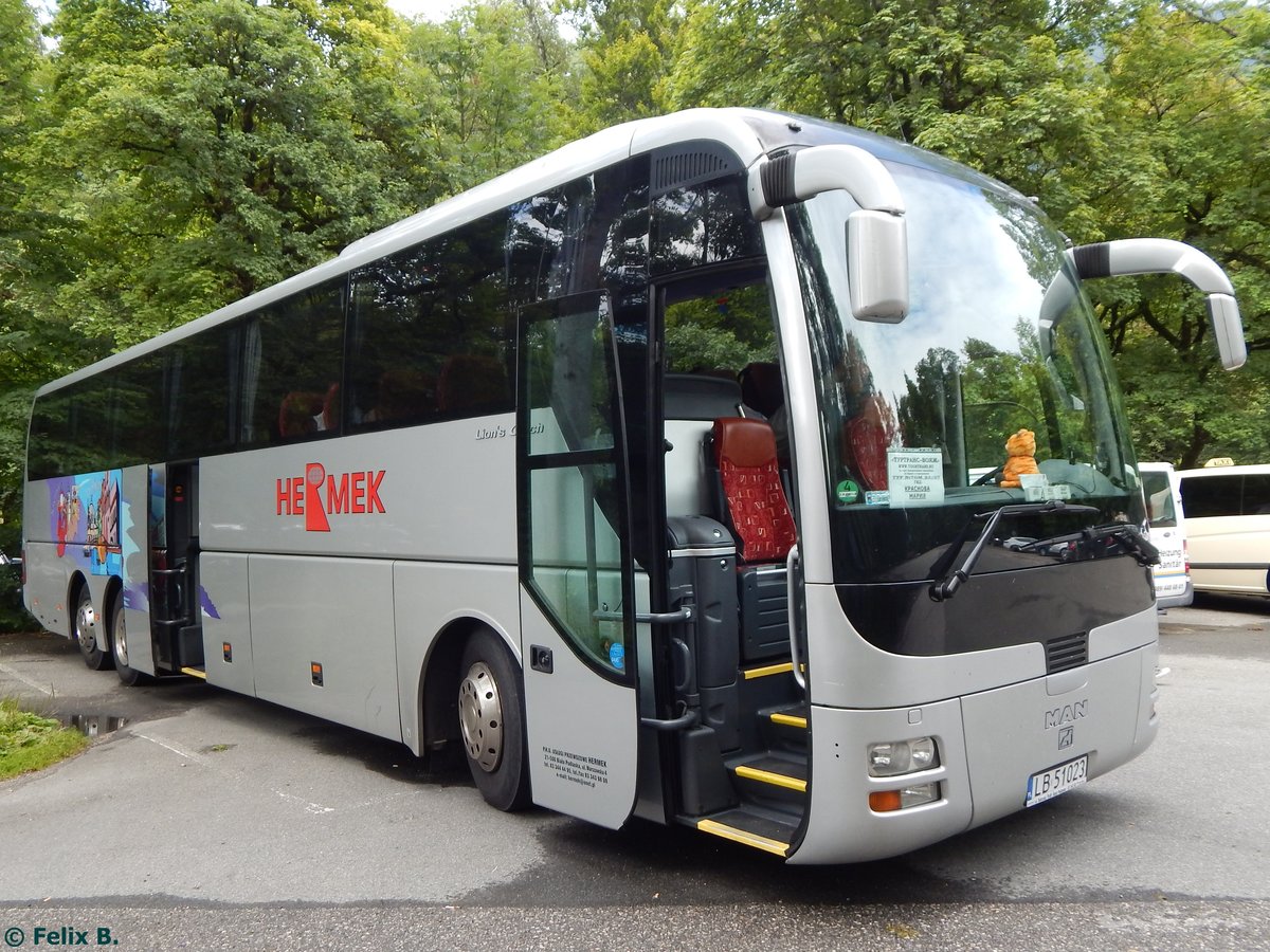 MAN Lion's Coach von Hermek aus Polen beim Schloss Linderhof.