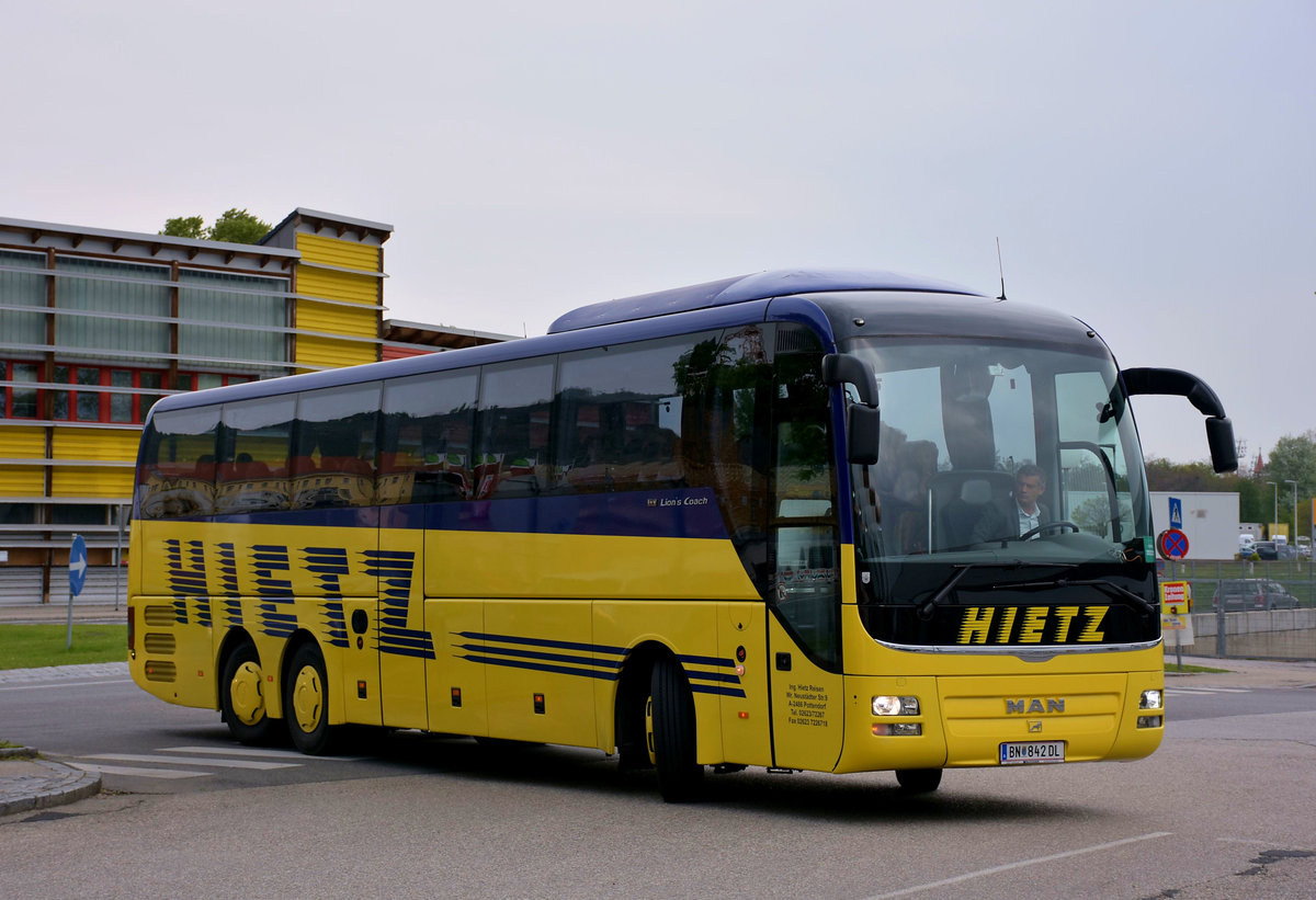 MAN Lion`s Coach von HIETZ Reisen aus Nieder�sterreich in Krems.