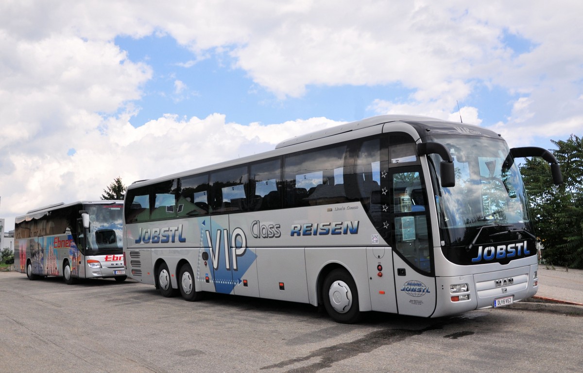 MAN Lions Coach von J�bstl Reisen aus �sterreich und dahinter ein Setra von Ebner am 12.Juli 2014 in Krems gesehen.