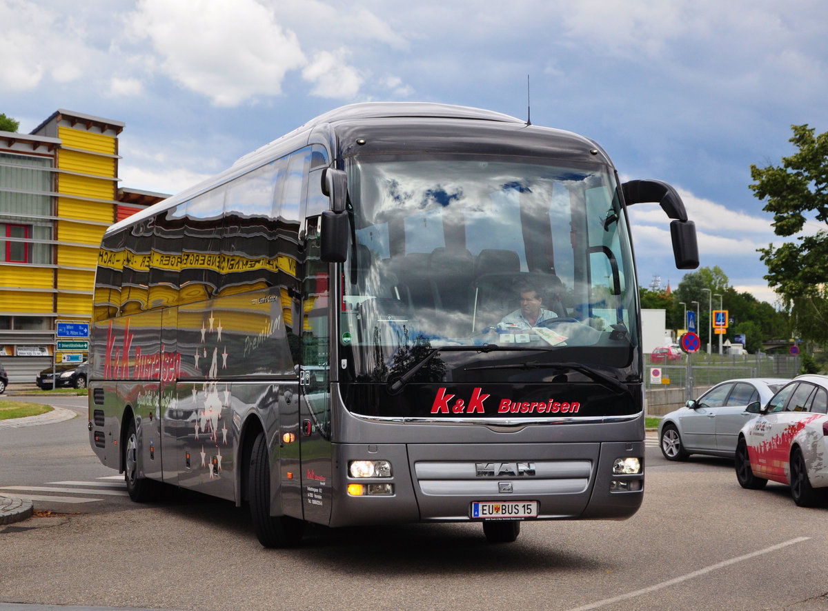 MAN Lions Coach von K & K Busreisen aus �sterreich in Krems gesehen.