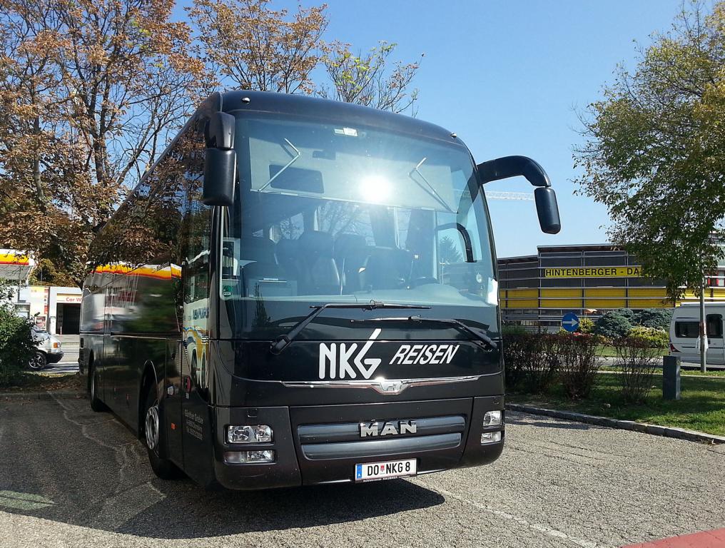 MAN Lion`s Coach von NKG Reisen (mit Radanh�nger) aus �sterreich in Krems.