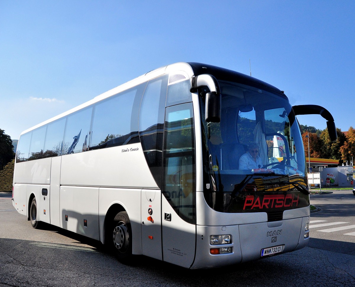 MAN Lions Coach von Partsch Reisen/�sterreich im Herbst 2013 in Krems.