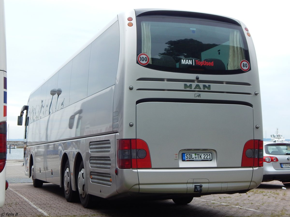 MAN Lion's Coach von P.Kr�ger-Reisen aus Deutschland im Stadthafen Sassnitz. 