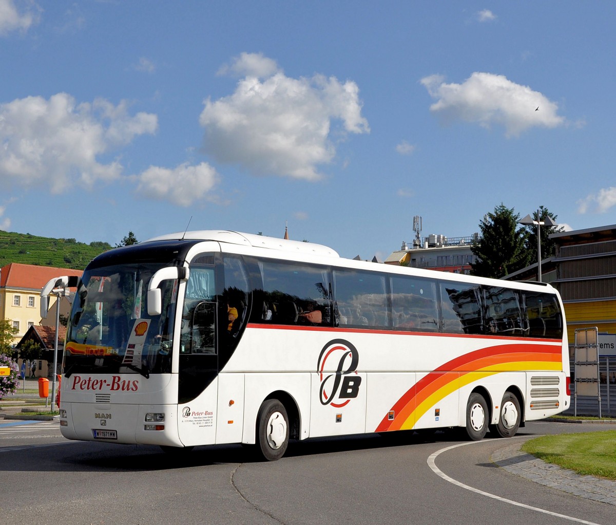 MAN von PERTER-BUS aus �sterreich am 12.7.2013 in Krems an der Donau.