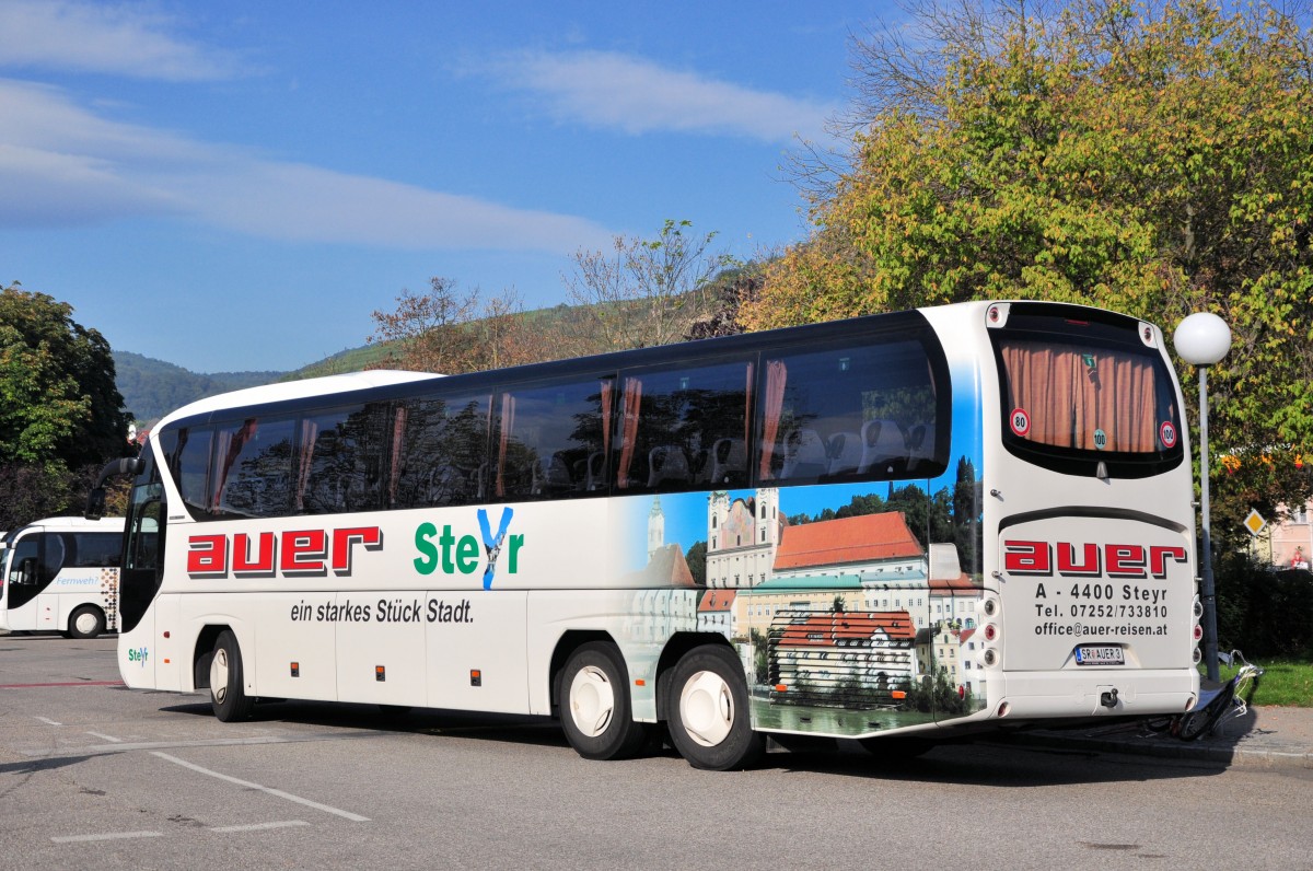 MAN Tourliner von AUER Reisen aus �sterreich am 20.9.2014 in Krems.
