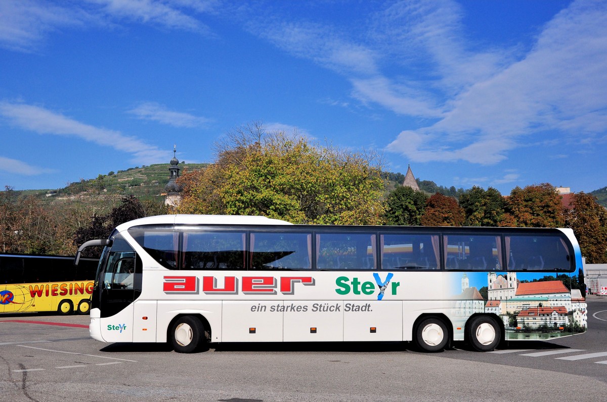 MAN Tourliner von AUER Reisen aus �sterreich am 20.9.2014 in Krems.