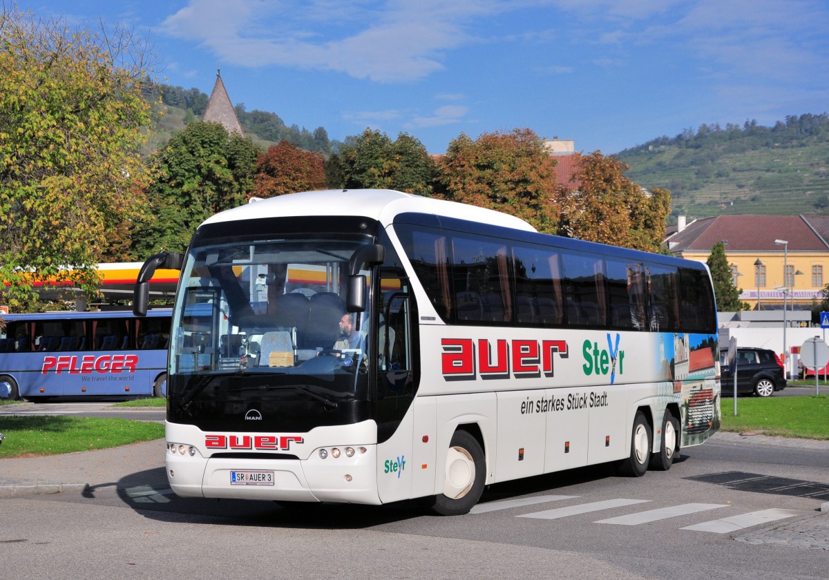 MAN Tourliner von AUER Reisen aus �sterreich am 20.9.2014 in Krems.