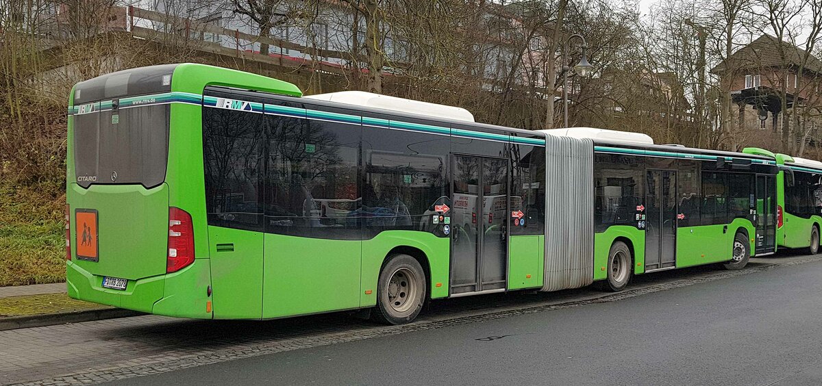 MB Citaro (2078) von RHOEN-ENERGIE steht im Dezember 2021 am Hünfelder Bahnhof