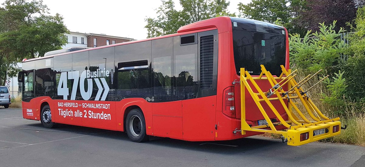 MB Citaro der Firma ZULAUF aus Neukirchen, mit angebautem Fahrradtrger, steht im Juli 2019 in Bad Hersfeld