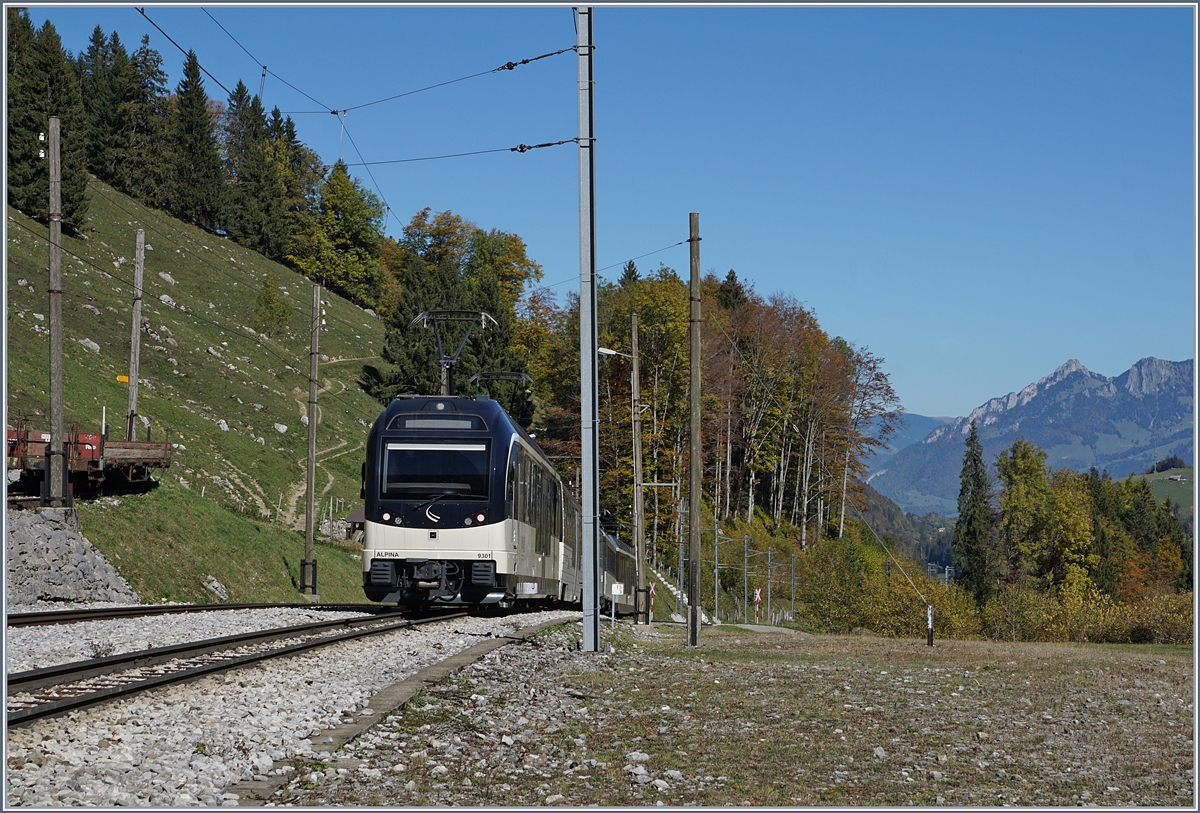  Mein  MOB Alpina Zug, der mich nach Les Cases brachte fährt Richtung Zweisimmen weiter.
11. Okt. 2017