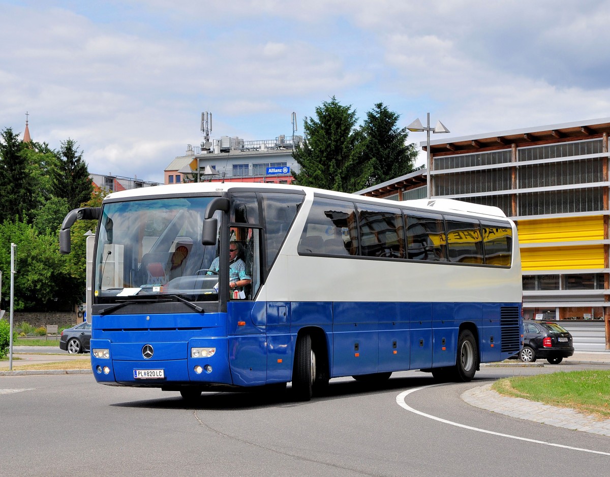 Mercedes Benz Tourismo aus Niedersterreich am 21.6.2014 in Krems.