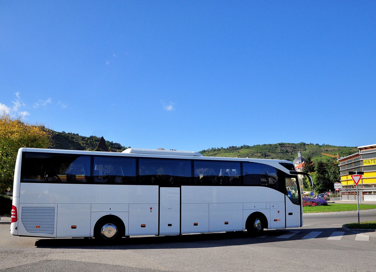 Mercedes Benz Tourismo aus Ungarn im Herbst 2013 in Krems.