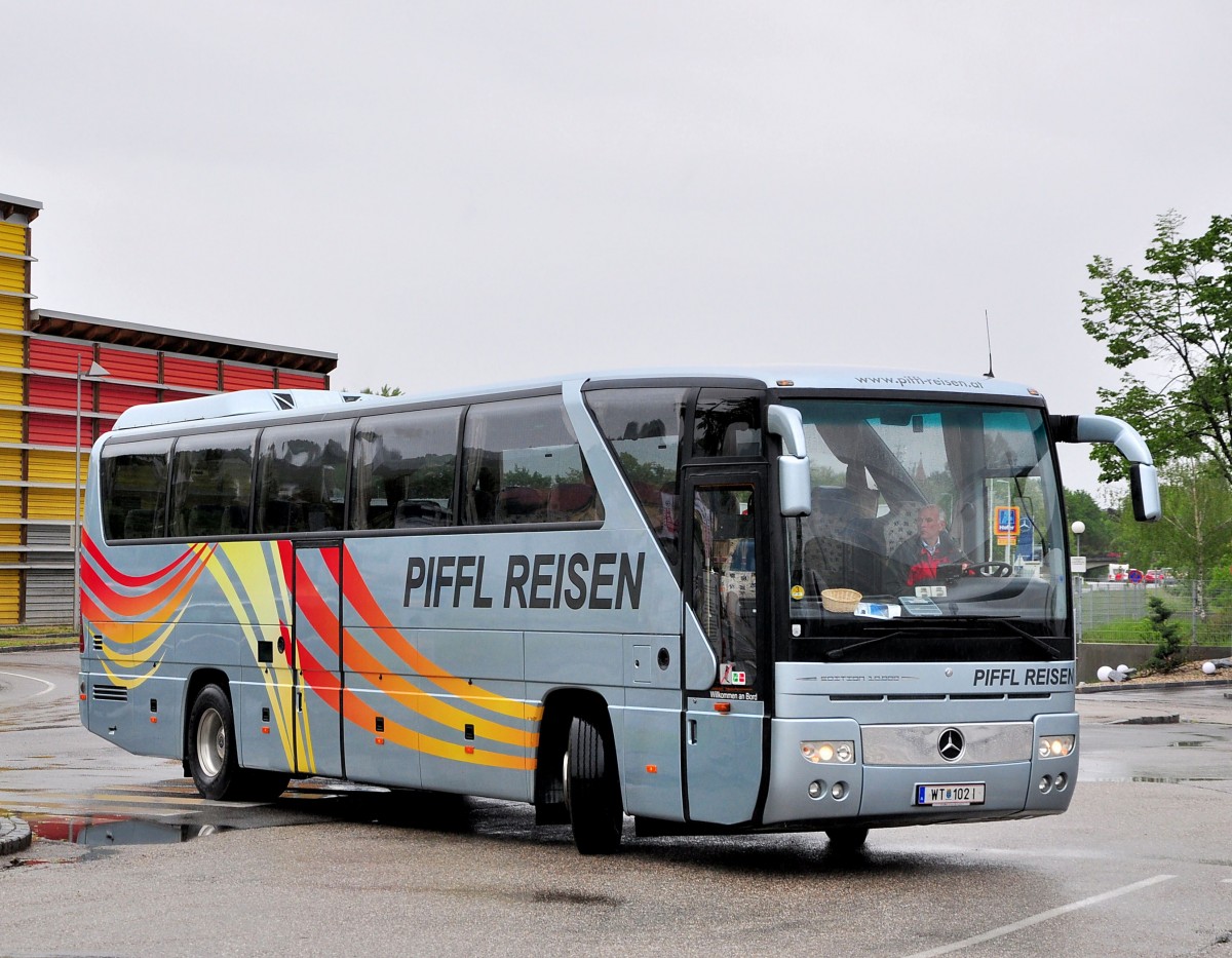 Mercedes Benz Tourismo von Piffl Reisen aus �sterreich am 17.Mai 2014 in Krems.