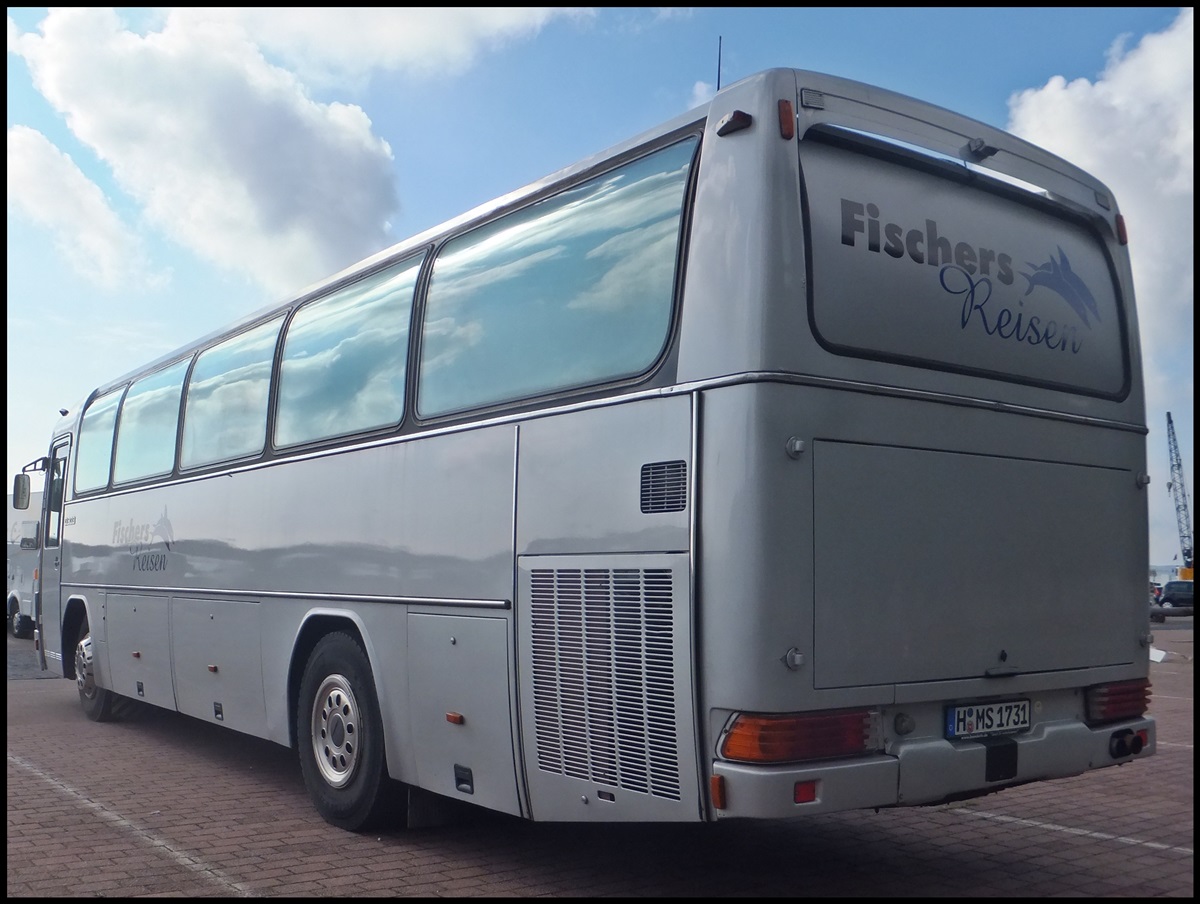 Mercedes O 303 (Wohnmobil? und ehemalig Fischers Reisen?) aus Deutschland im Stadthafen Sassnitz.