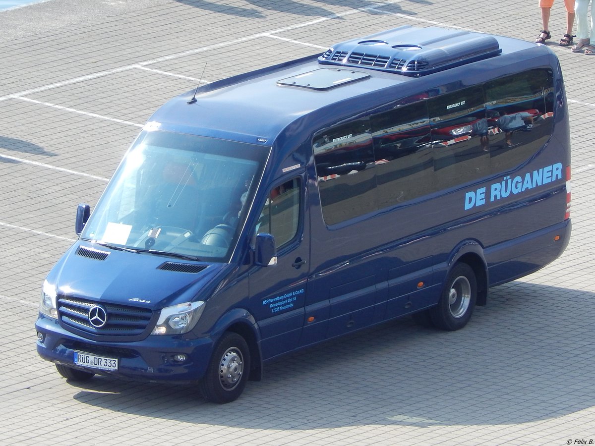 Mercedes Sprinter von De Rüganer aus Deutschland im Stadthafen Sassnitz.