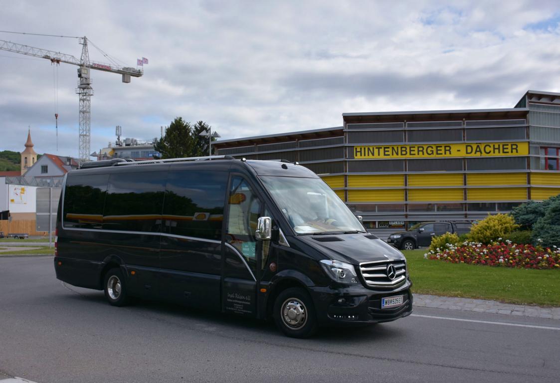 Mercedes Sprinter von  Insel Reisen  aus Nieder�sterreich in Krems.