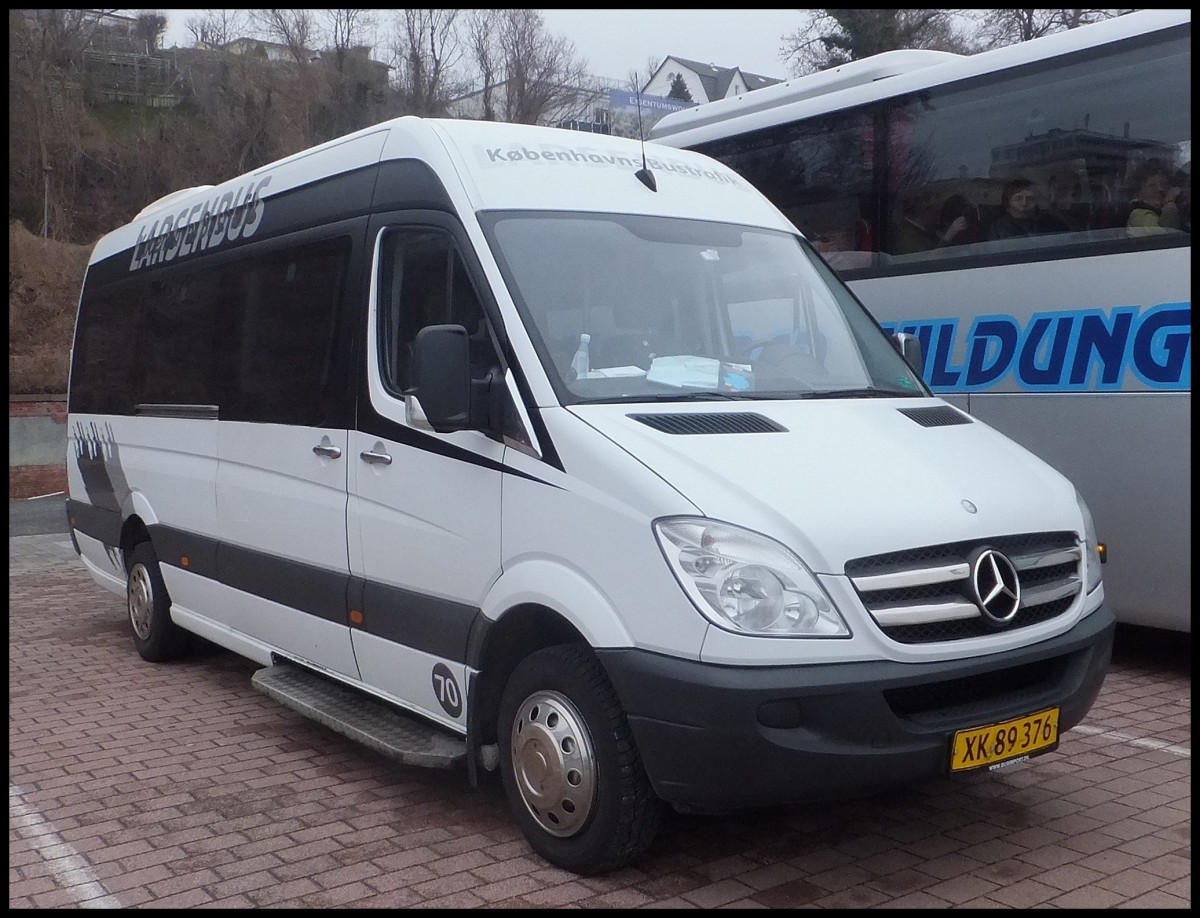 Mercedes Sprinter von K�benhaven Bustrafik aus D�nemark im Stadthafen Sassnitz.