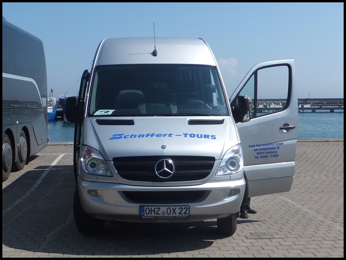 Mercedes Sprinter von Schaffert-Tours aus Deutschland im Stadthafen Sassnitz.