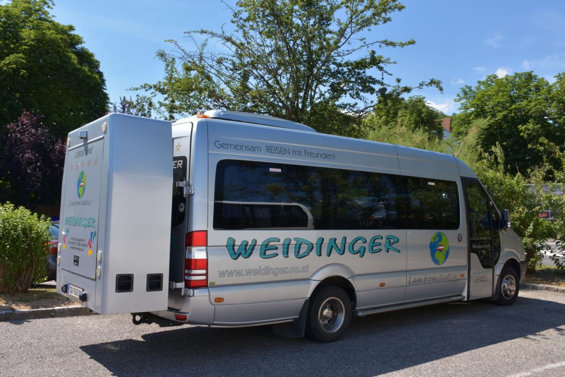 Mercedes Sprinter von Weidinger Reisen aus �sterreich 06/2017 in Krems.