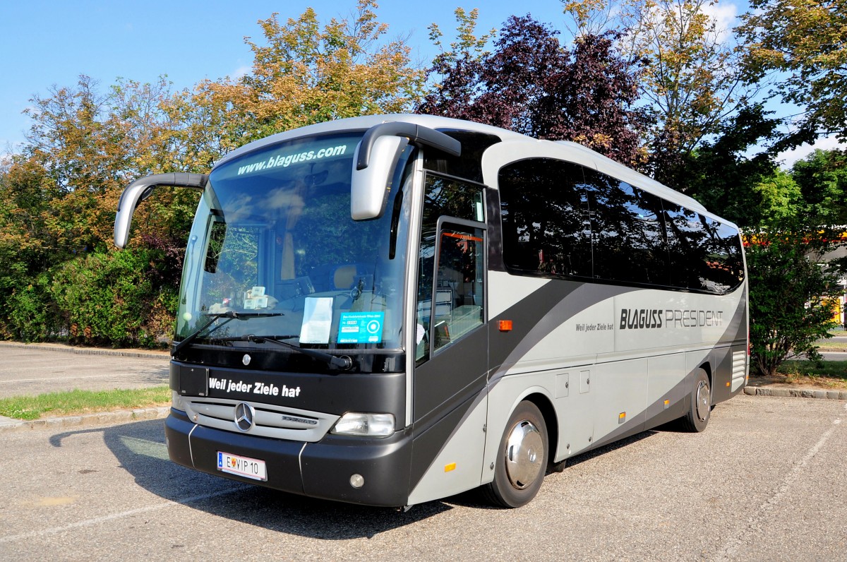 Mercedes Tourino von Blaguss Reisen aus sterreich in Krems gesehen.