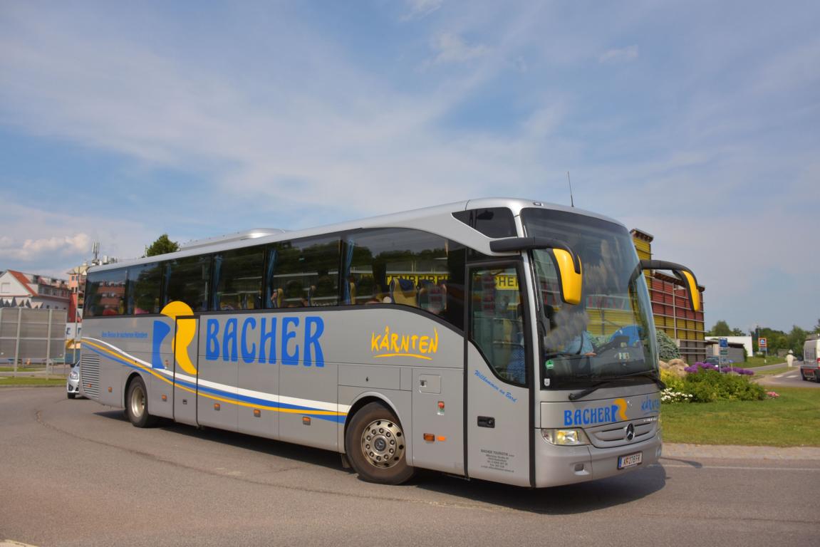 Mercedes Tourismo von Bacher Reisen aus sterreich im Mai 2018 in Krems.